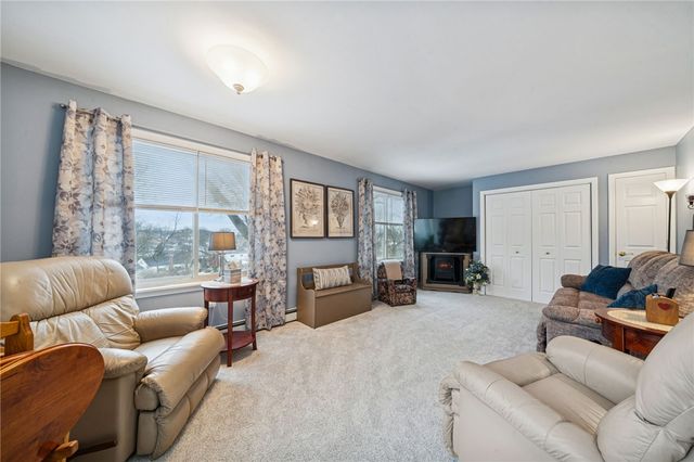 31 Locust Ln, Upper St Clair, PA 15241