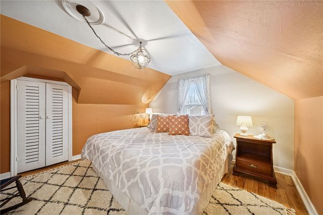 31 Locust Ln, Upper St Clair, PA 15241