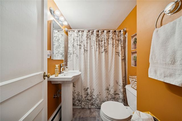 31 Locust Ln, Upper St Clair, PA 15241