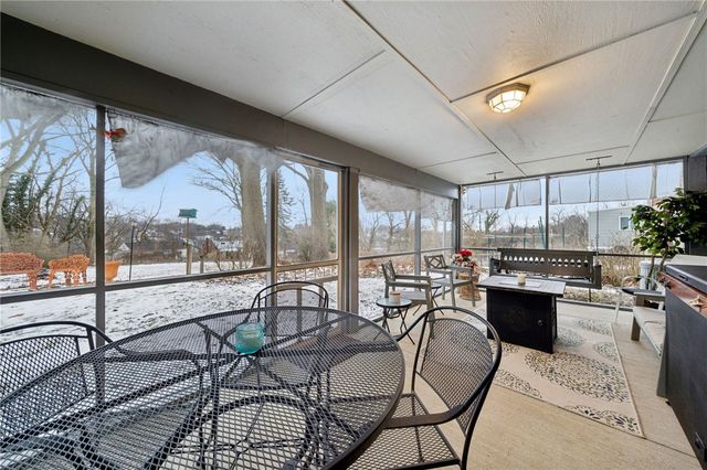 31 Locust Ln, Upper St Clair, PA 15241