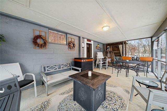 31 Locust Ln, Upper St Clair, PA 15241