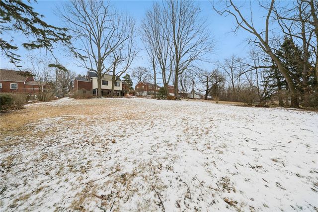 31 Locust Ln, Upper St Clair, PA 15241