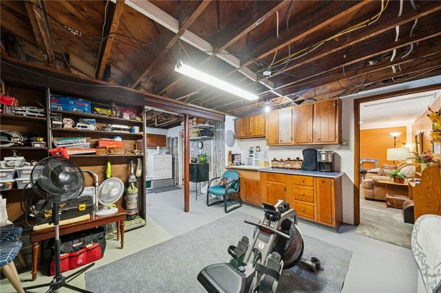 31 Locust Ln, Upper St Clair, PA 15241