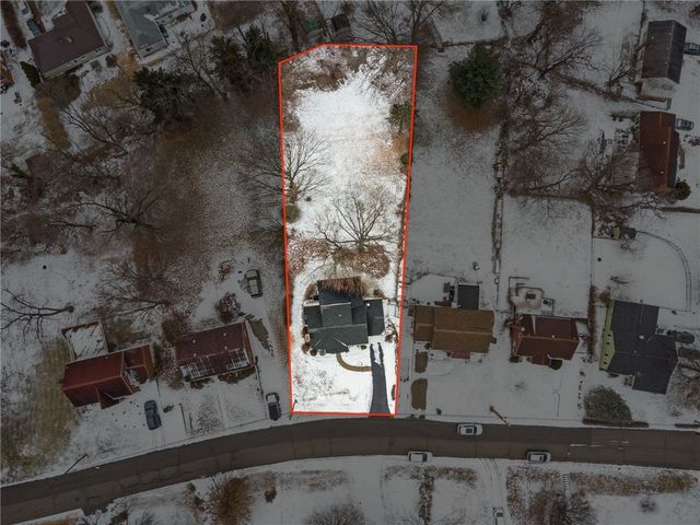 31 Locust Ln, Upper St Clair, PA 15241