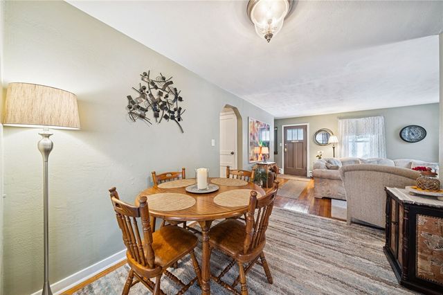 31 Locust Ln, Upper St Clair, PA 15241