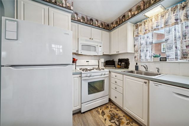 31 Locust Ln, Upper St Clair, PA 15241