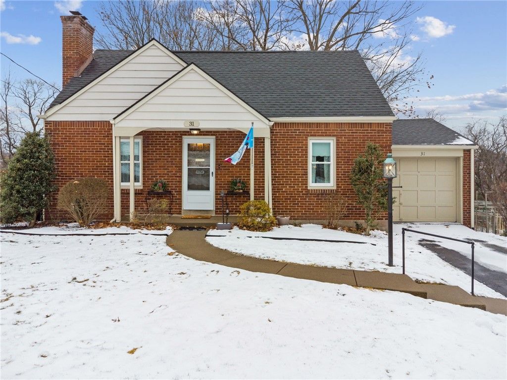 31 Locust Ln, Upper St Clair, PA 15241