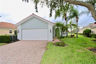 5495 Freeport LN, Naples, FL 34119