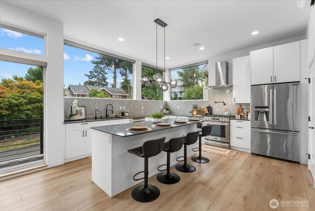 3111 Queen Anne Avenue N, Seattle, WA 98109