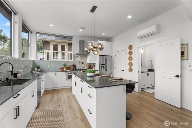 3111 Queen Anne Avenue N, Seattle, WA 98109