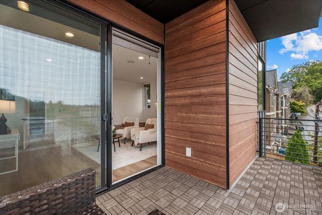 3111 Queen Anne Avenue N, Seattle, WA 98109