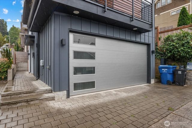 3111 Queen Anne Avenue N, Seattle, WA 98109