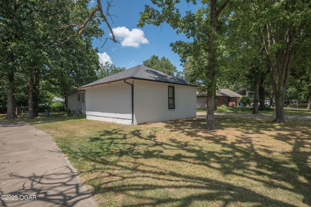 337 Fairway Drive, Carl Junction, MO 64834