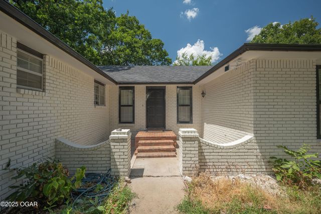 337 Fairway Drive, Carl Junction, MO 64834