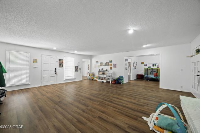 337 Fairway Drive, Carl Junction, MO 64834