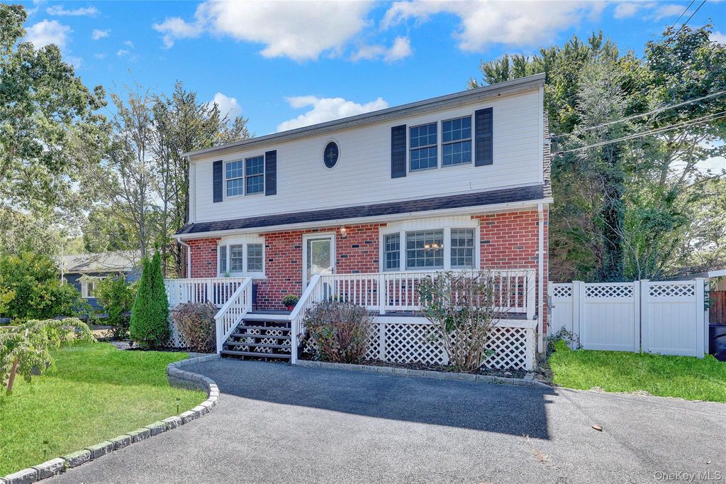 30 Kilroy Drive, Mastic, NY 11950