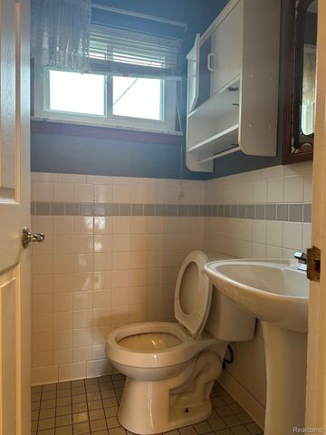 29543 EIFFEL Avenue, Warren, MI 48088