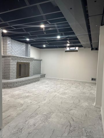 29543 EIFFEL Avenue, Warren, MI 48088