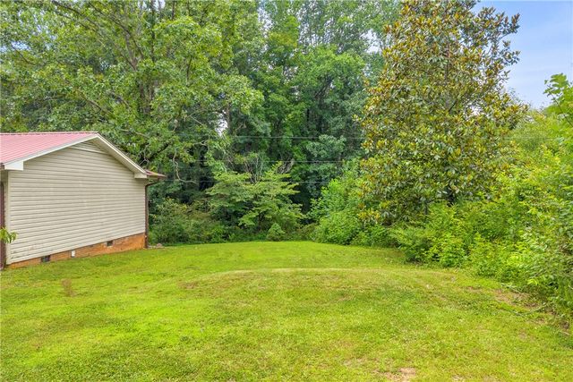1064 S Greenwich Drive, Walhalla, SC 29691