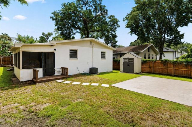 6908 N LYNN AVENUE, Tampa, FL 33604