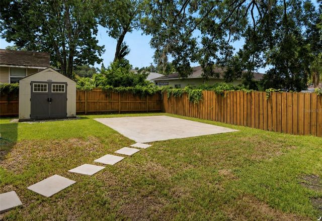 6908 N LYNN AVENUE, Tampa, FL 33604