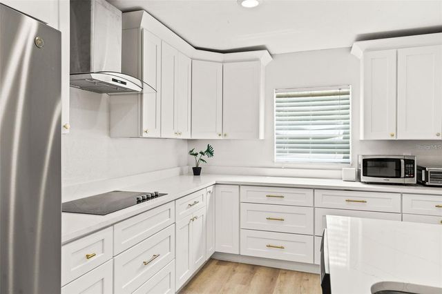 6908 N LYNN AVENUE, Tampa, FL 33604