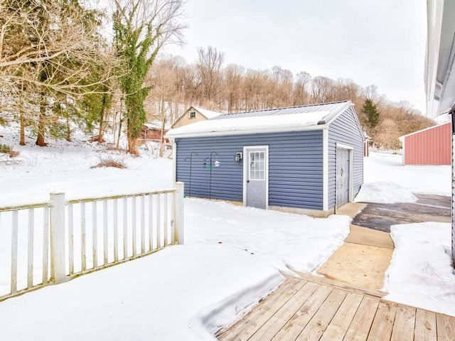 1855 W Lawrence Ave, Ellwood City, PA 16117