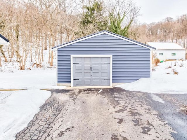 1855 W Lawrence Ave, Ellwood City, PA 16117