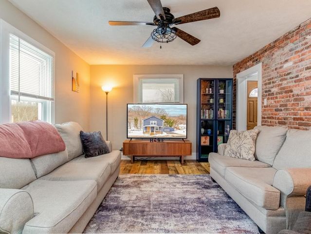 1855 W Lawrence Ave, Ellwood City, PA 16117