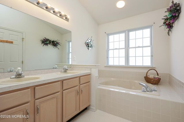 4 Abercorn Court, Jackson, NJ 08527