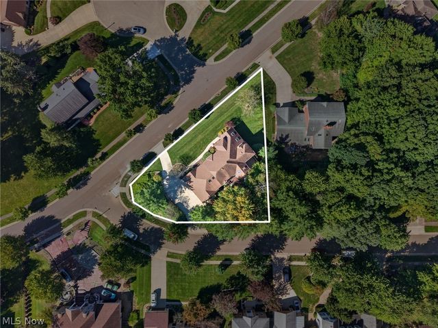 481 Lake of The Woods Boulevard, Akron, OH 44333
