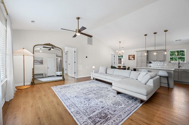 728 Cannonsburg Drive, Duncan, SC 29334