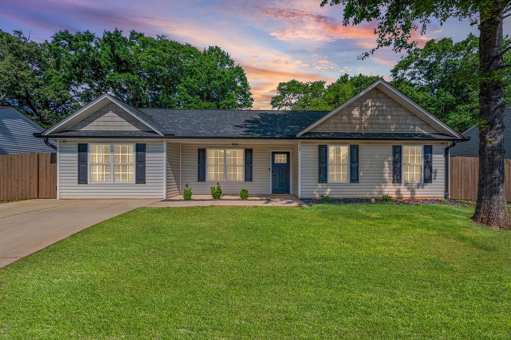728 Cannonsburg Drive, Duncan, SC 29334