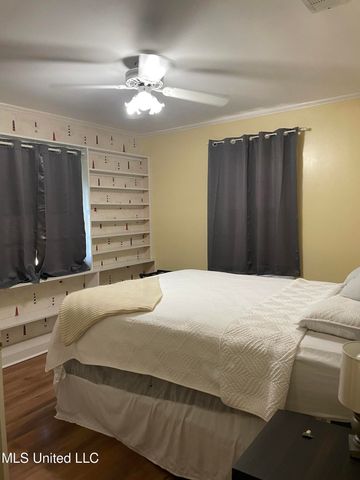 1240 Magnolia Avenue, Natchez, MS 39120
