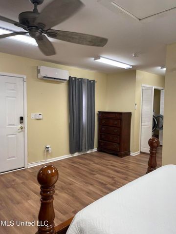 1240 Magnolia Avenue, Natchez, MS 39120