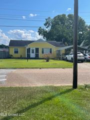 1240 Magnolia Avenue, Natchez, MS 39120