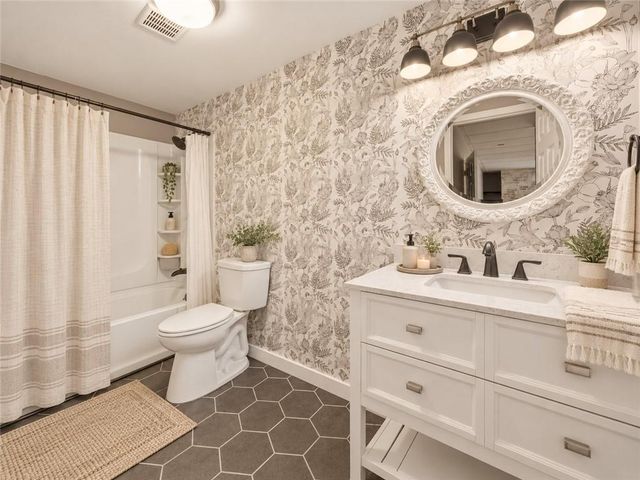 2041 Castlemaine Circle, Woodstock, GA 30189