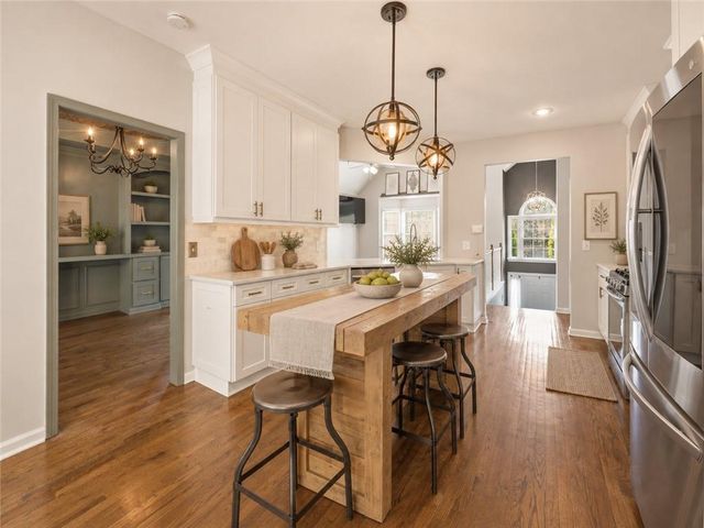 2041 Castlemaine Circle, Woodstock, GA 30189