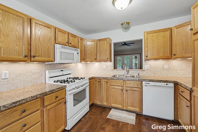 2579 Falcon Pointe Drive Nw, City Of Walker, MI 49534