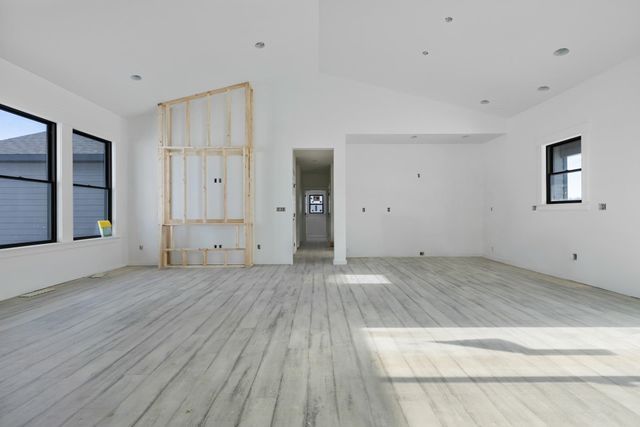 13366 Meadow Creek St, Williston, ND 58801