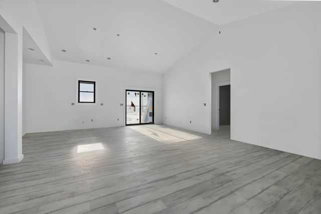 13366 Meadow Creek St, Williston, ND 58801