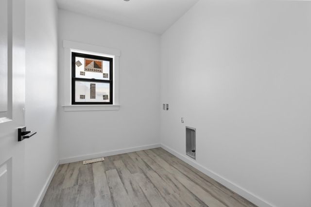 13366 Meadow Creek St, Williston, ND 58801