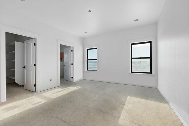 13366 Meadow Creek St, Williston, ND 58801