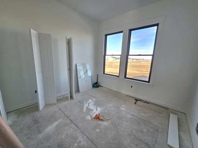 13366 Meadow Creek St, Williston, ND 58801