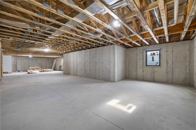 13366 Meadow Creek St, Williston, ND 58801