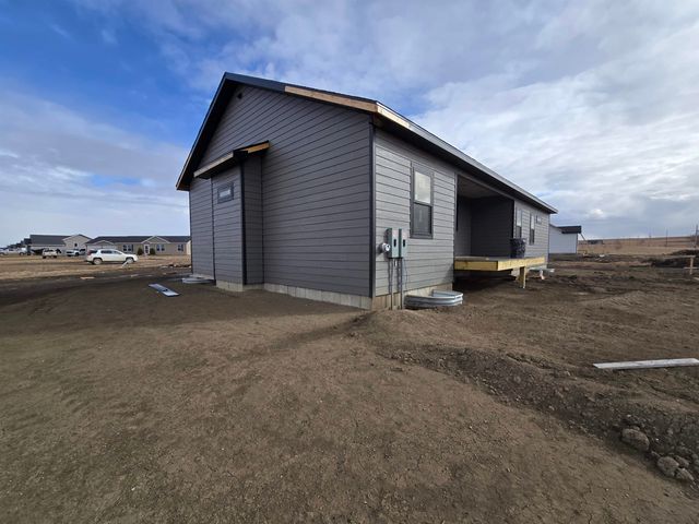13366 Meadow Creek St, Williston, ND 58801