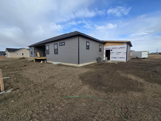 13366 Meadow Creek St, Williston, ND 58801
