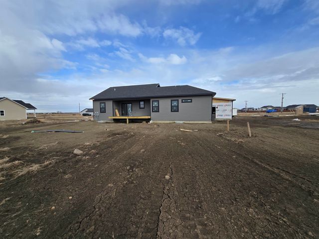 13366 Meadow Creek St, Williston, ND 58801