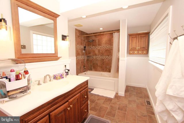 2738 AXE FACTORY RD, Philadelphia, PA 19152