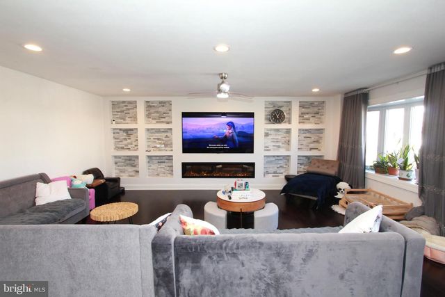 2738 AXE FACTORY RD, Philadelphia, PA 19152